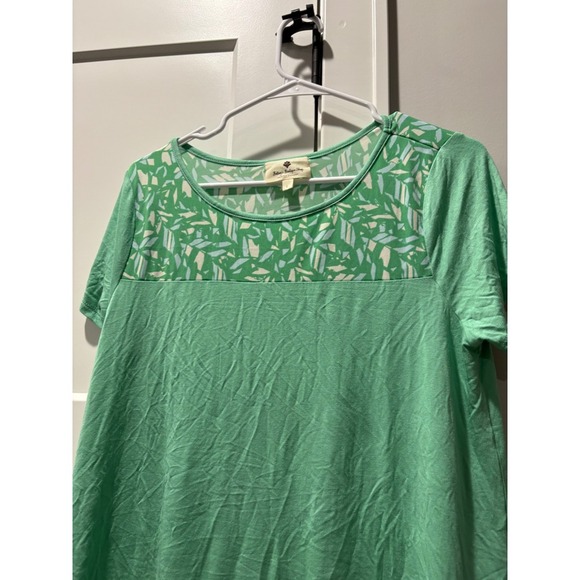 Betseys Boutique Shop Green Leaf Print Short Sleeve Knit Top Large - Picture 3 of 4
